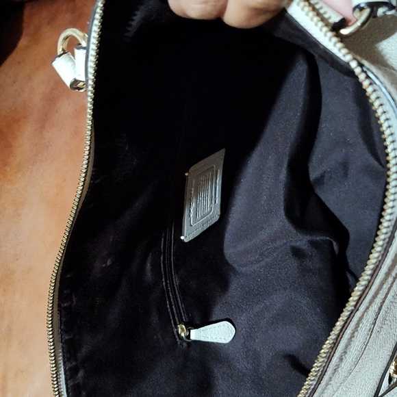 Coach Ivory 2 Way - Picture 3 of 6